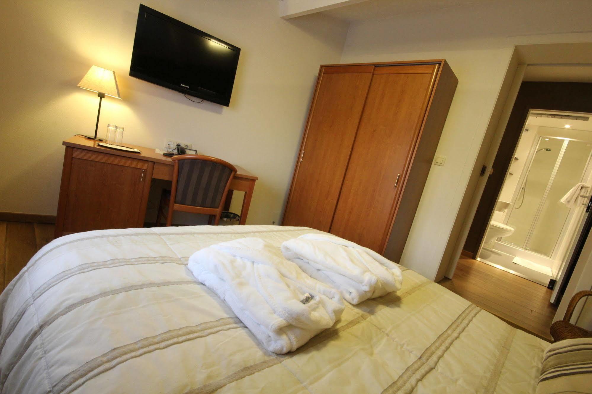 רדו Hotel Le Fournil מראה חיצוני תמונה